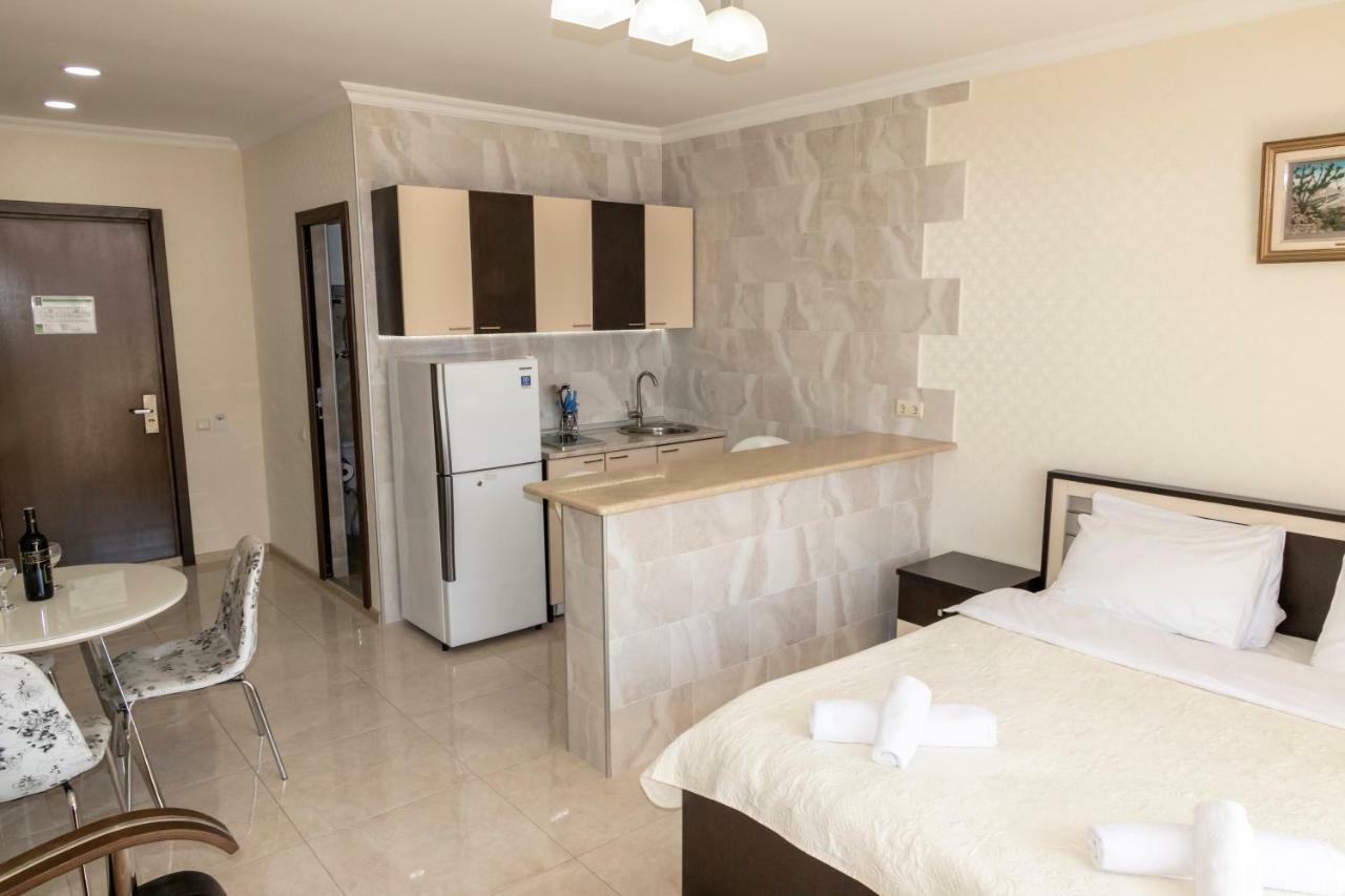 Orbi Apartment Ruslan 巴统 外观 照片